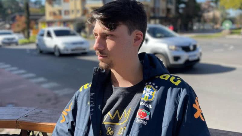 Jair Renan quer proibir símbolos comunistas e nazistas em SC, mas proposta deve ser rejeitada