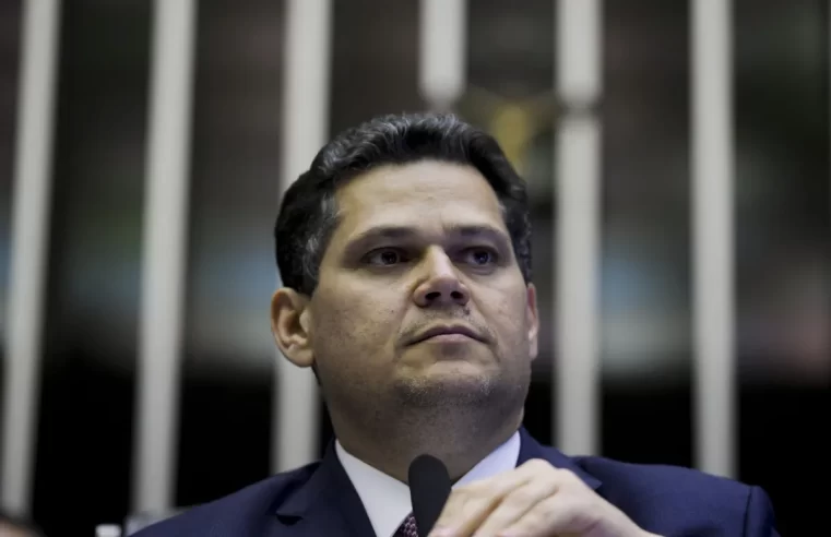 Senado acelera votação de nova lei do impeachment como resposta a Gilmar Mendes