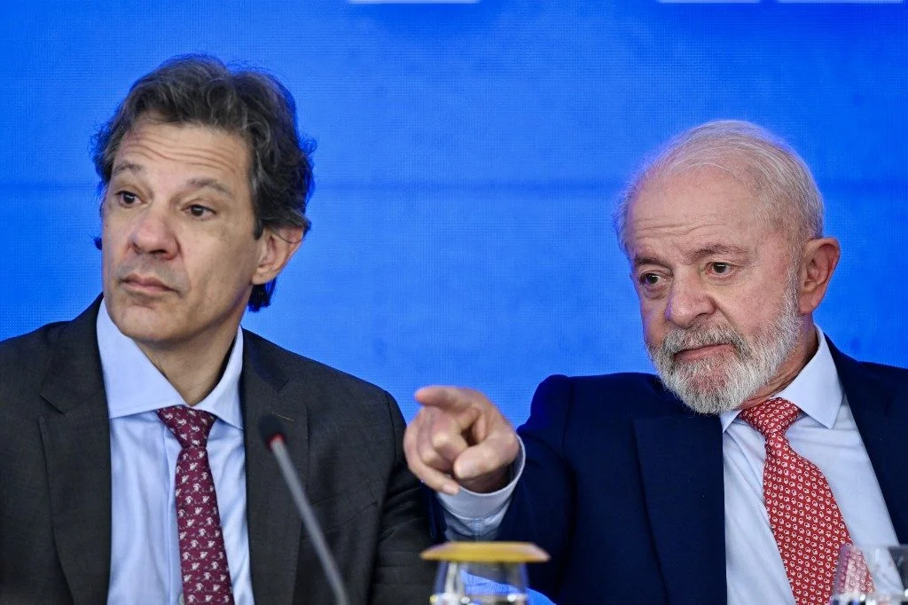 Base de Lula vota em peso e derruba decretos do IOF