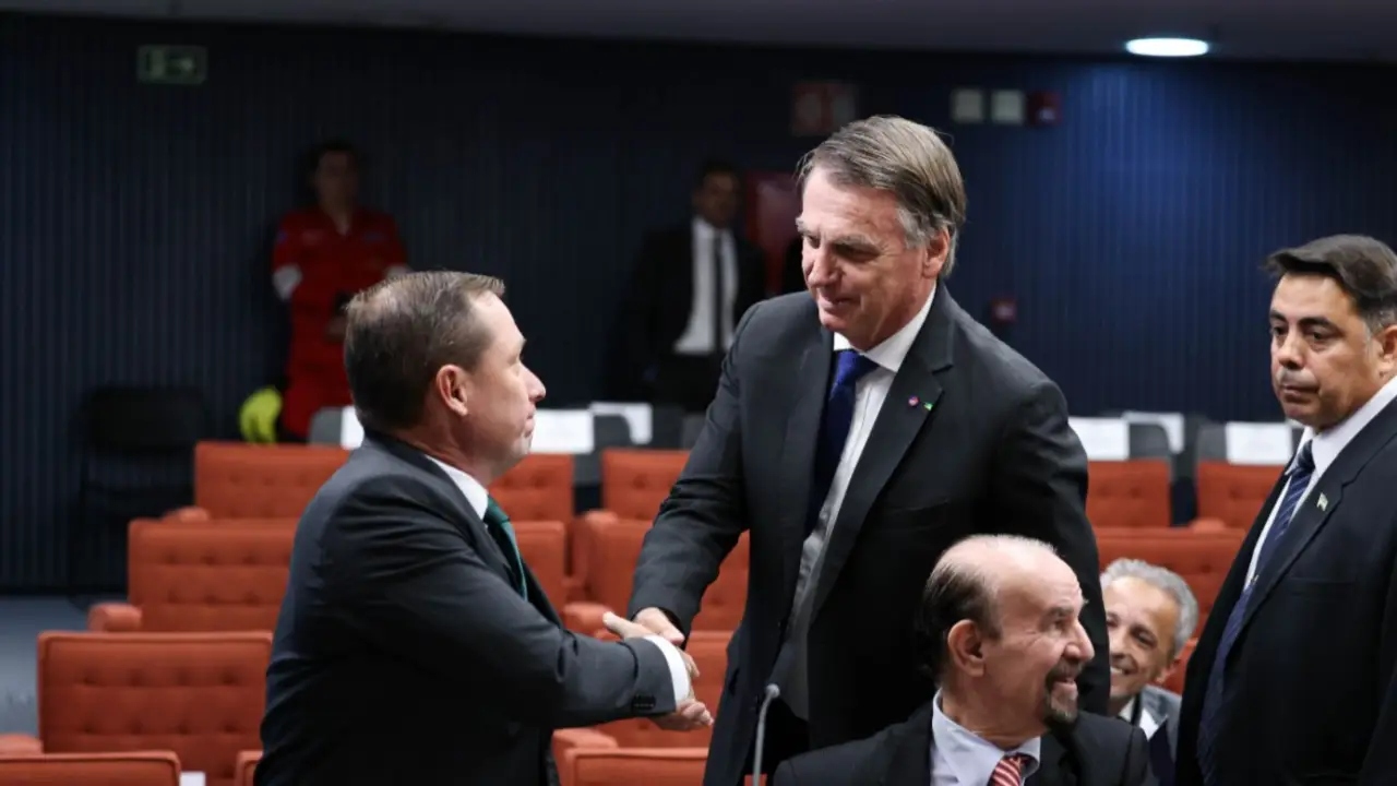 Defesa de Bolsonaro acusa delator Mauro Cid de mentiras no STF