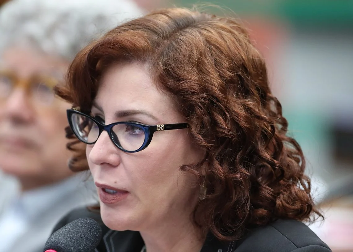 PGR pede prisão preventiva de Carla Zambelli; deputada deixou o país