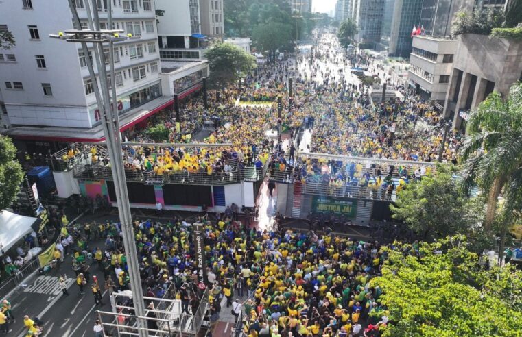 Bolsonaro chama golpistas de “malucos” e pode ter esvaziado ato na Paulista, dizem analistas