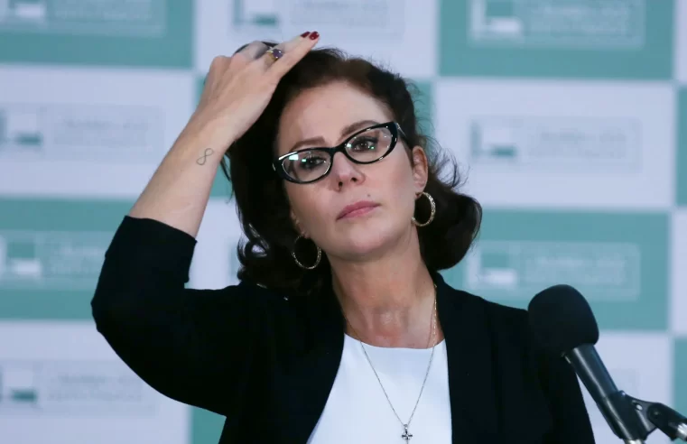 CCJ abre prazo para Carla Zambelli se defender no processo de cassação