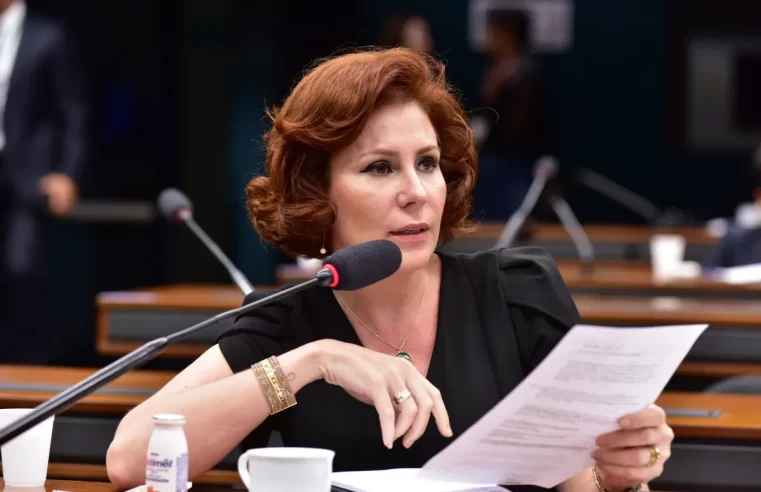 Zambelli usa perfil da mãe para atacar Moraes e pedir Pix com texto do ChatGPT