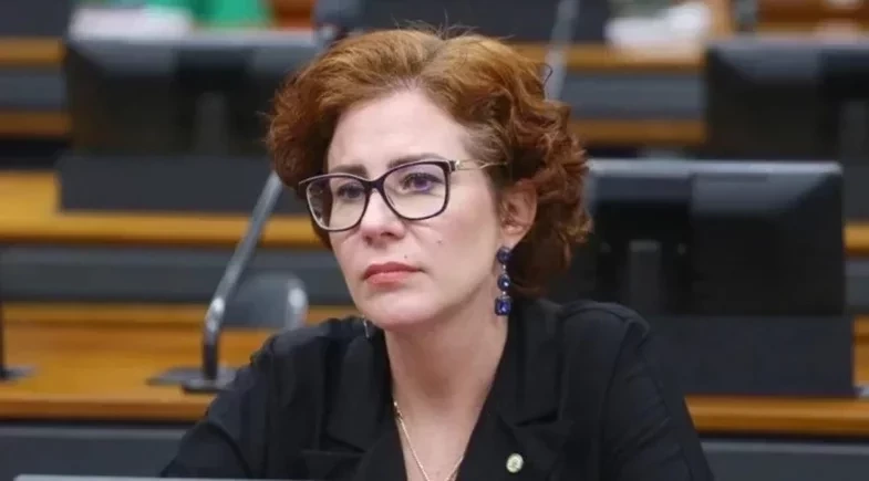 Deputada Carla Zambelli é notificada sobre processo de perda de mandato