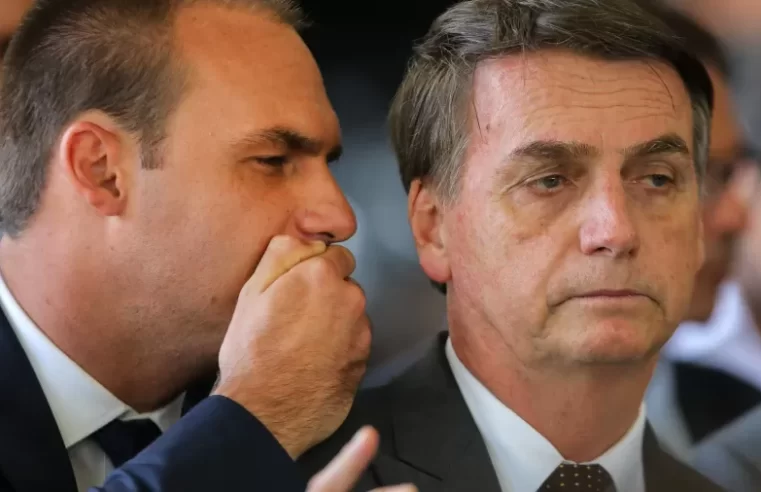 Bolsonaro é chamado de “frouxo” por apoiadores; Eduardo tenta explicar