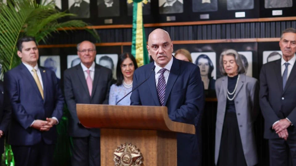 Moraes desafia ameaças dos EUA e afirma: “Brasil sabe se defender”