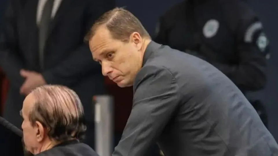 Mauro Cid depõe à PF e tenta reverter plano de fuga com apoio de Gilson Machado