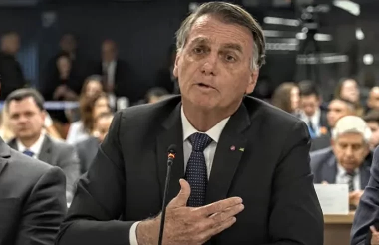 Bolsonaro explica por que não deu faixa a Lula