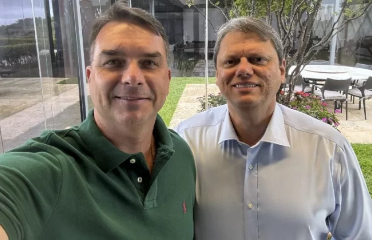 Flávio Bolsonaro sinaliza apoio de Bolsonaro a Tarcísio como candidato anti-Lula