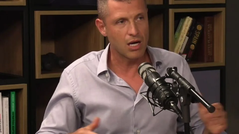 “Rei do Ovo” culpa Bolsa Família por dificuldade de contratar — discurso de elite ou ataque ao Estado social?