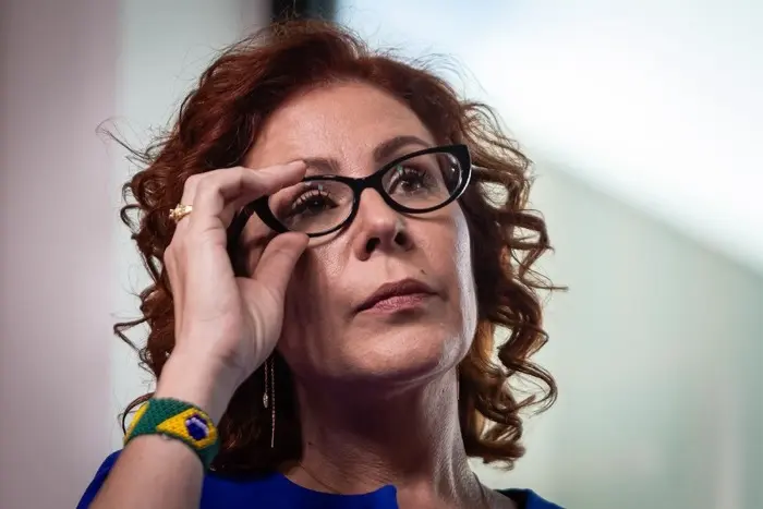 Fuga de Carla Zambelli: deputada bolsonarista condenada pelo STF se refugia na Itália e desafia Justiça brasileira