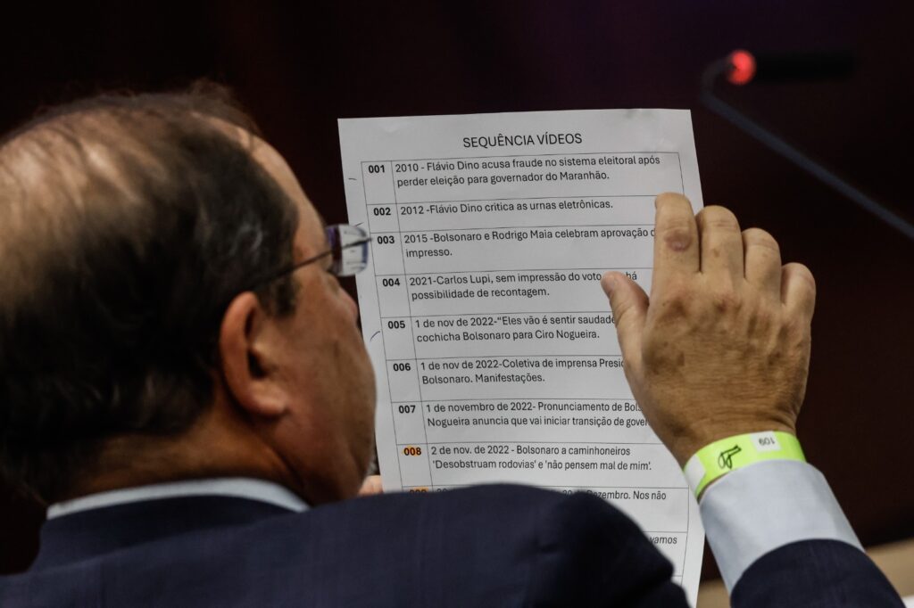 Lista de vídeos de advogado de Bolsonaro.
Foto: Gabriela Biló