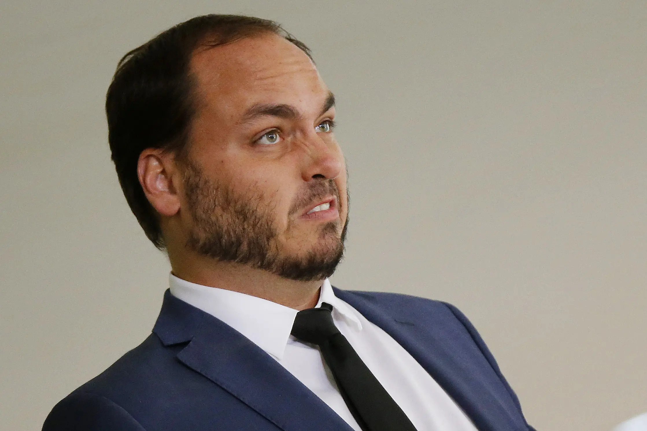 Carlos Bolsonaro “surta” nas redes ao ser indiciado pela PF