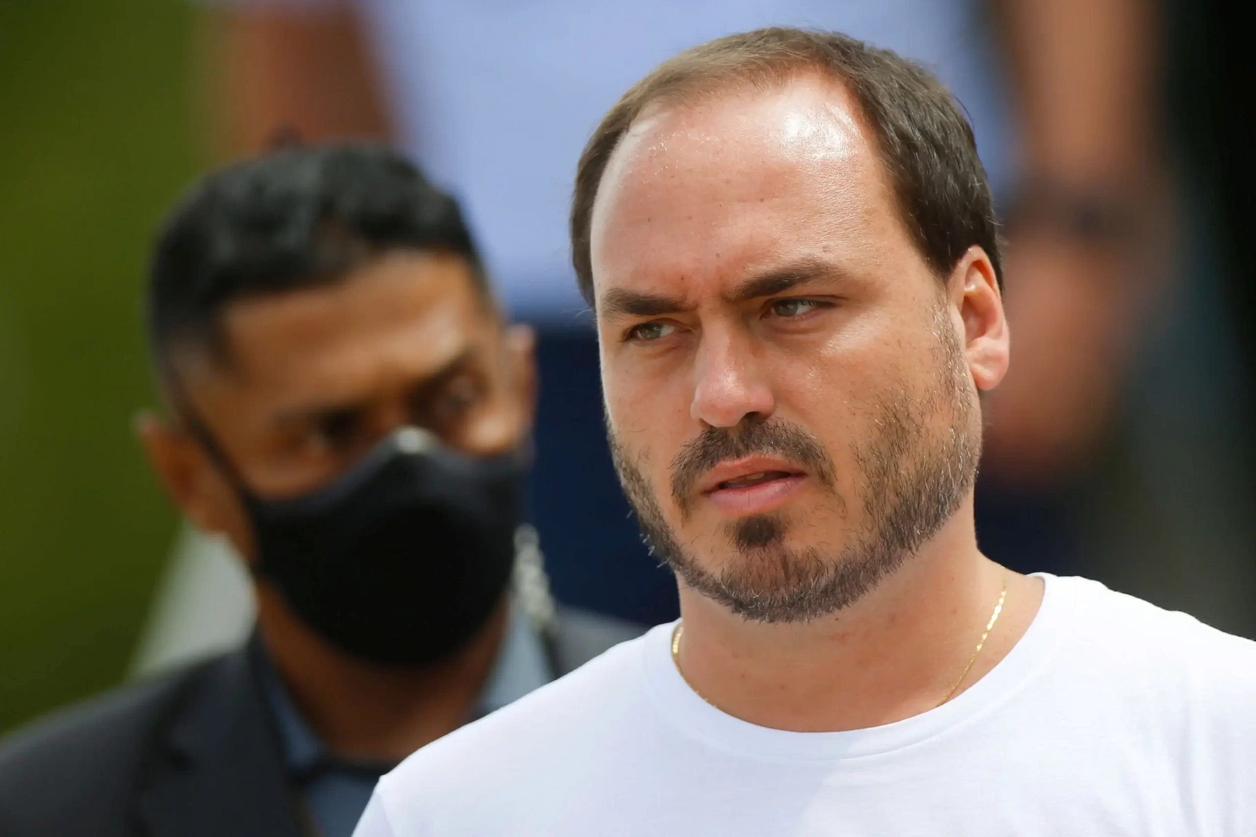 Carluxo usa ChatGPT para questionar PF após mal-estar de Bolsonaro