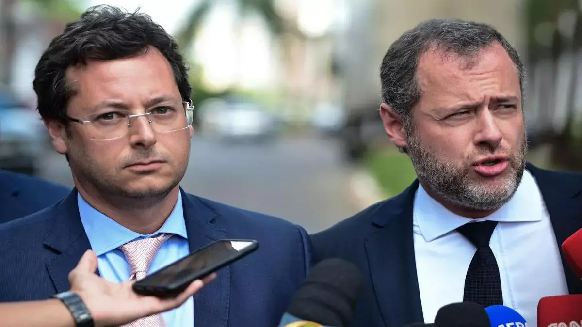 Moraes amplia investigação e manda PF ouvir advogados de Bolsonaro e Wajngarten sobre obstrução