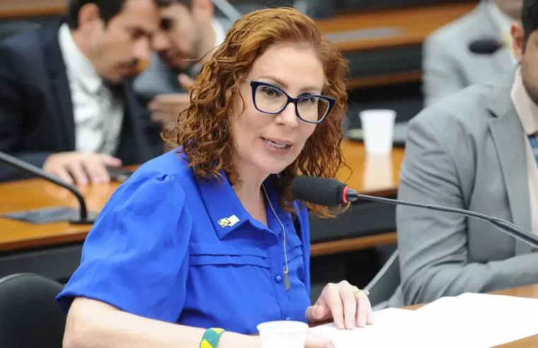 Carla Zambelli completa 15 dias como fugitiva na Itália após condenação