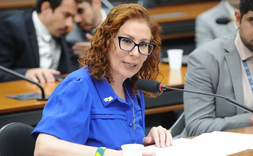 Carla Zambelli completa 15 dias como fugitiva na Itália após condenação