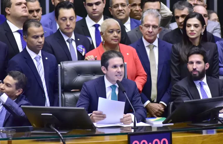 Motta propõe que deputado acumule aposentadoria e salário enquanto pressiona o governo Lula