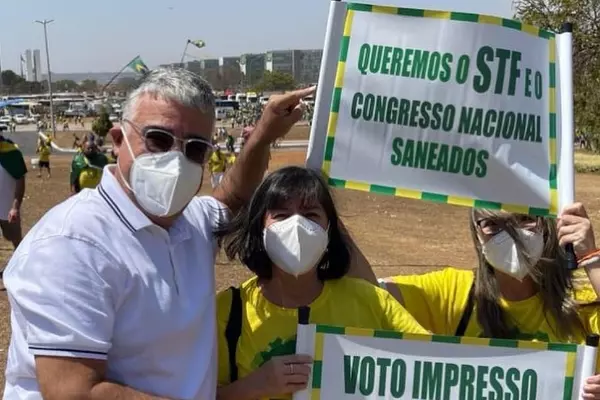 Senadores bolsonaristas usam dinheiro público para visitar fugitivas do 8 de Janeiro nos EUA