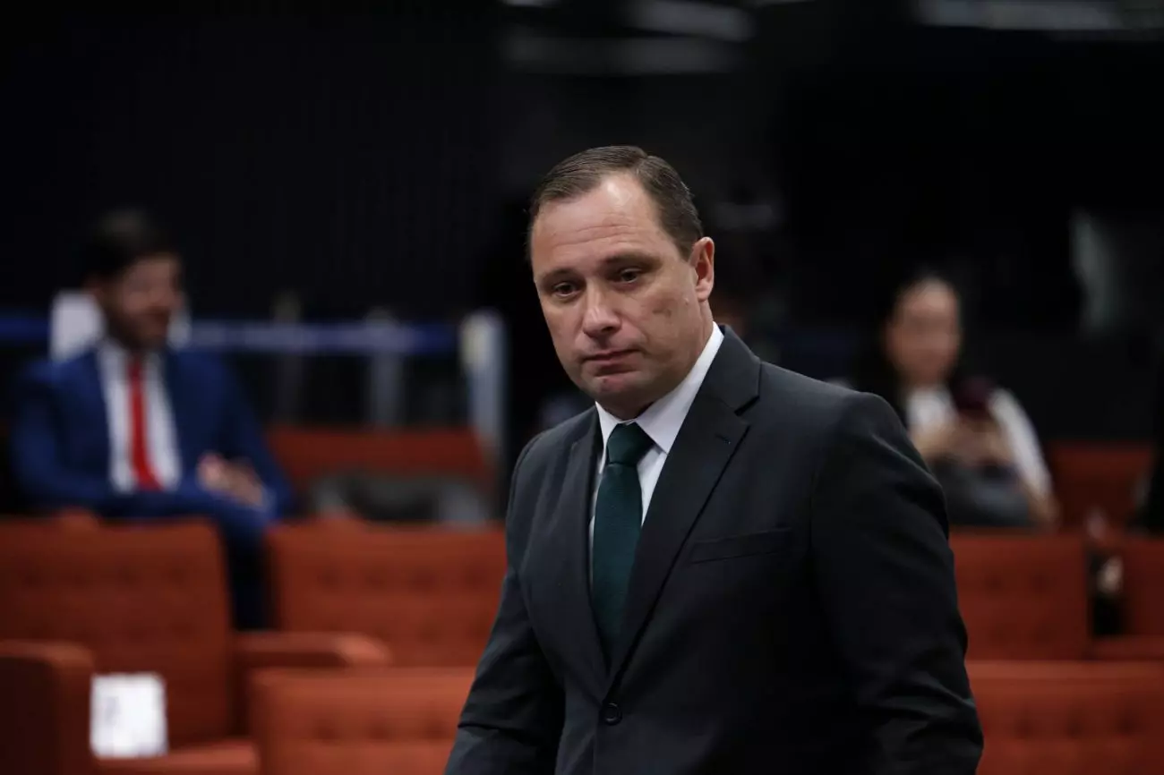 STF revoga prisão de Mauro Cid, mas PF ancora nova operação por suspeita de fuga