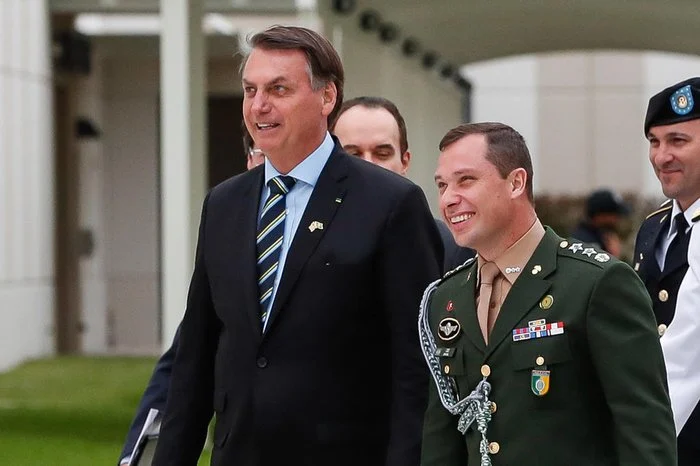 Cid denuncia pressão de advogados de Bolsonaro sobre sua família para impedir delação