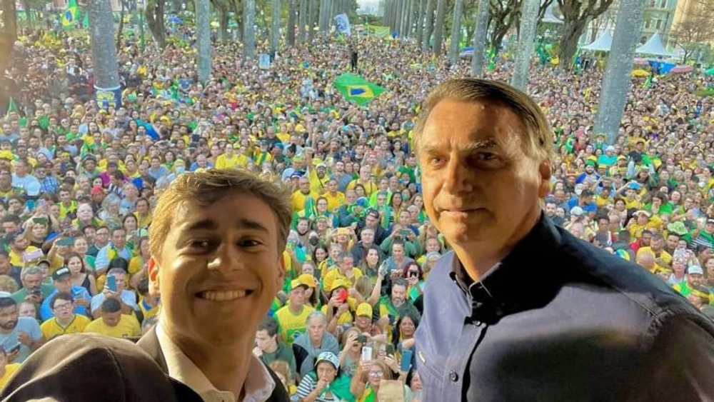 Filhos e Nikolas Ferreira impulsionam a prisão domiciliar de Bolsonaro, revela Moraes