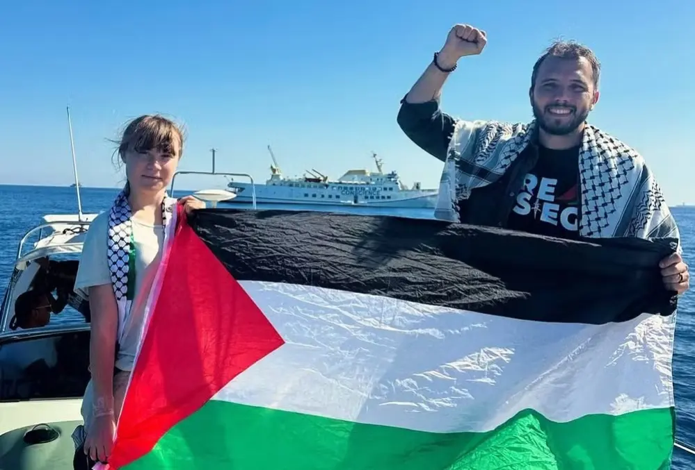 Ativista brasileiro é enviado à solitária em prisão israelense após missão humanitária