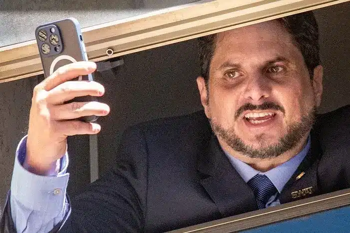 Marcos do Val pode ser preso por fuga aos EUA; entenda