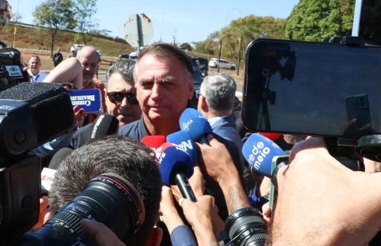 Moraes proíbe entrevistas e redes sociais de Bolsonaro sob risco de prisão