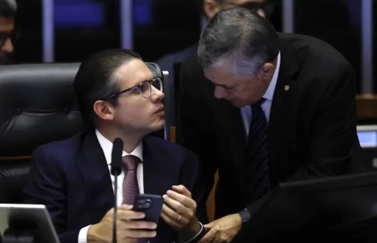 Câmara aprova “pauta‑bomba” de R$ 30 bilhões após derrota em veto e IOF