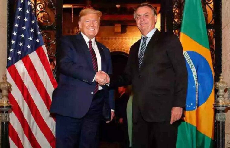Bolsonaro ignora tarifas dos EUA e repete que é perseguido