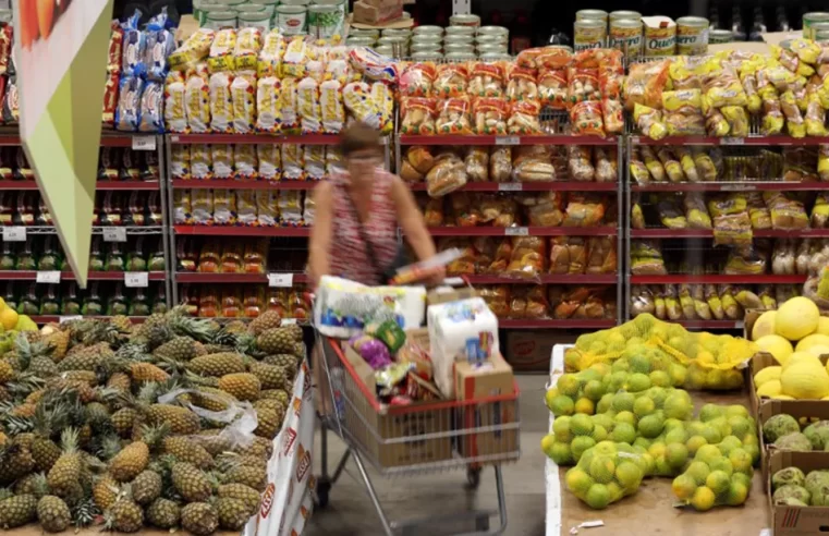 Preços dos alimentos caem no Brasil após 9 meses de alta