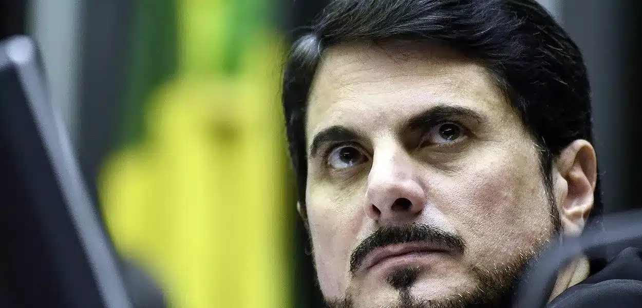 Caos no Senado: Marcos do Val cumpre tornozeleira, mas gera tumulto e resistências