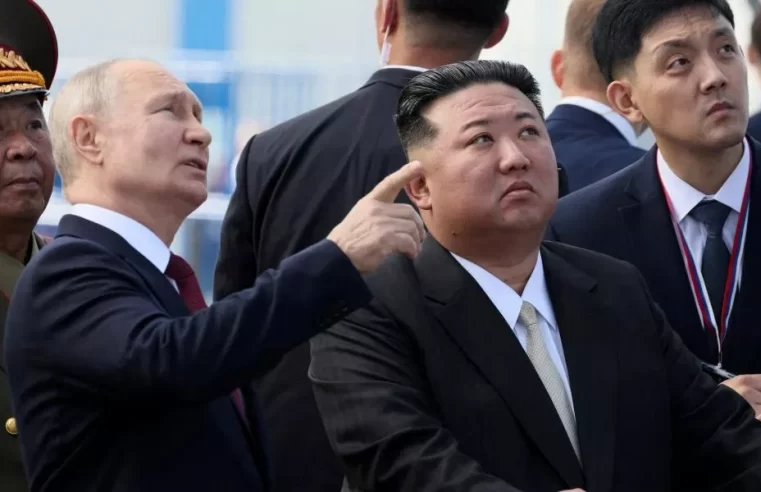 Rússia e Coreia do Norte reforçam laços militares com envio de tropas e acordo de defesa