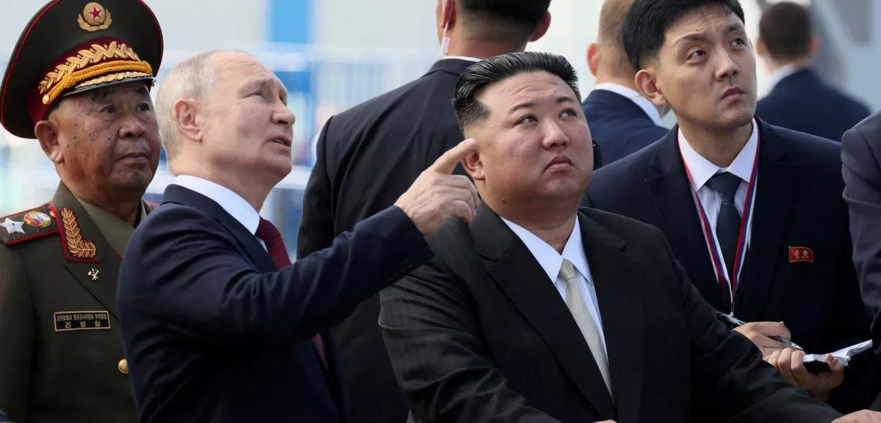 Rússia e Coreia do Norte reforçam laços militares com envio de tropas e acordo de defesa