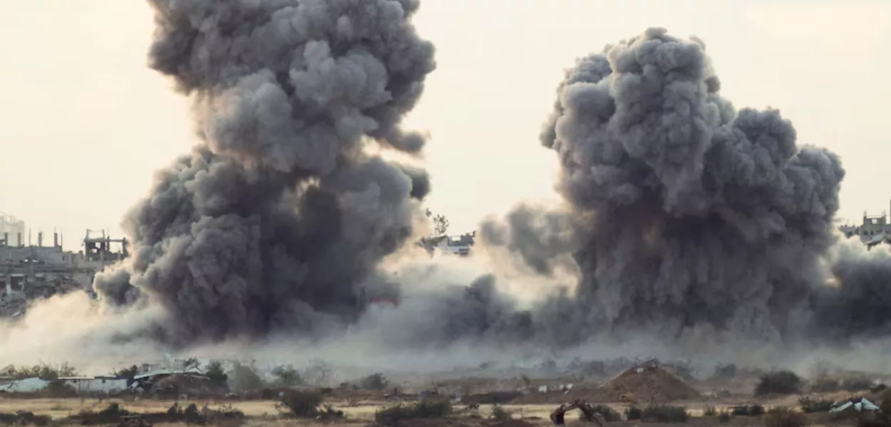 Israel ataca única igreja católica de Gaza e fere padre, matou três fiéis