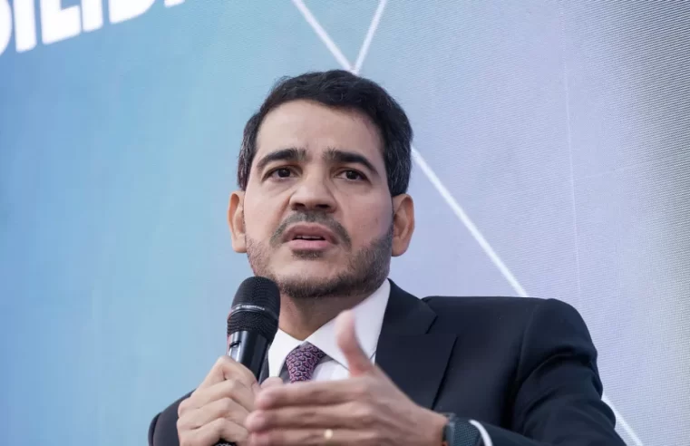 AGU responsabiliza Eduardo Bolsonaro por “guerra comercial” com os EUA