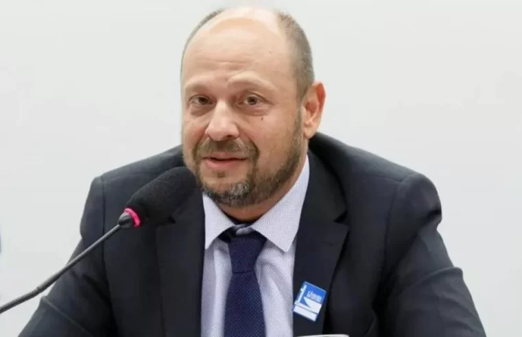 Presidente do INSS alerta para risco de “pânico” com Nikolas Ferreira em relatoria da CPMI