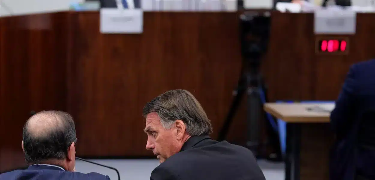 Maioria dos brasileiros aprova tornozeleira e restrições a Bolsonaro, aponta Datafolha