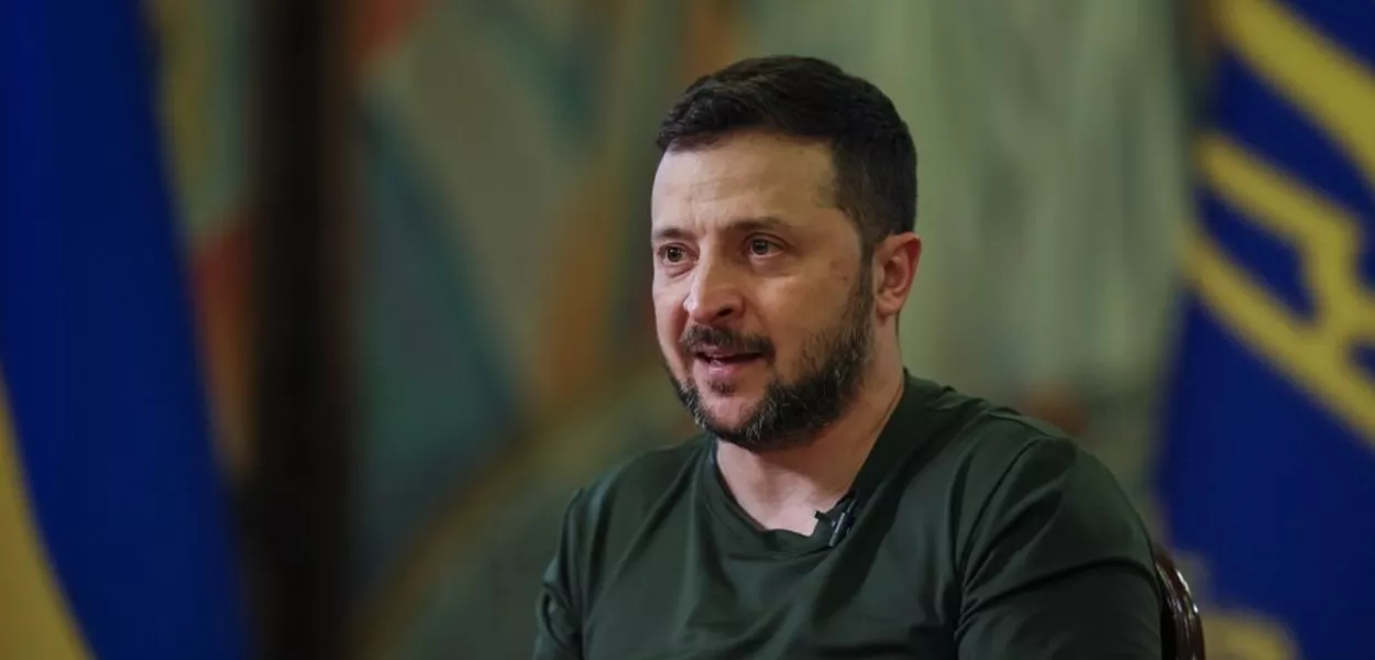 Zelensky sofre protestos e críticas internacionais após aprovar reforma que enfraquece anticorrupção na Ucrânia