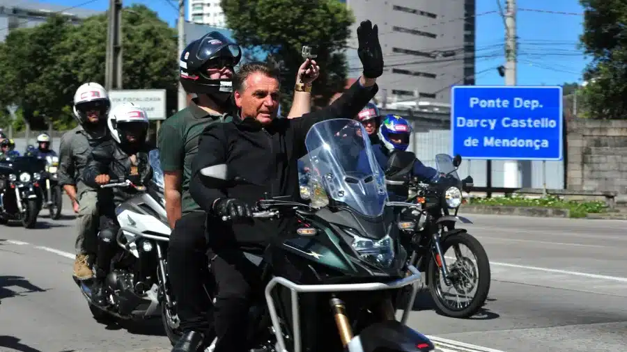 Bolsonaro diz que vai a evento, mas não participará da motociata: “medida restritiva da dona Michelle”