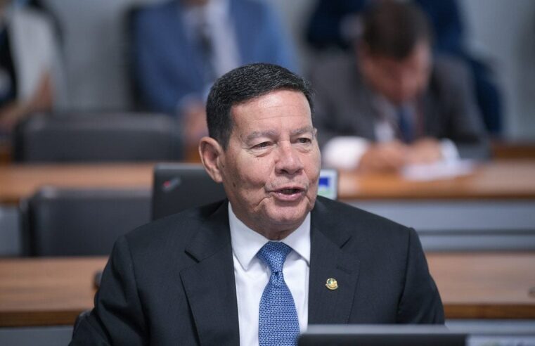 Eduardo Bolsonaro ataca Mourão nos EUA e estranha “soberania”