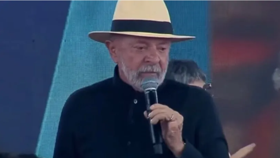 “Essa coisa é o Bolsonaro”, dispara Lula e ainda ironiza Eduardo: “Quase chora!”