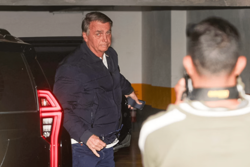 Bolsonaro vai ao PL e escancara crise institucional diante de Moraes