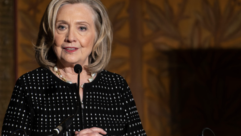 Hillary Clinton denuncia 50% de taxação de Trump contra o Brasil como prejuízo aos americanos