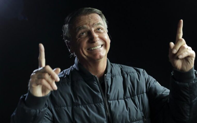 Bolsonaro se oferece para negociar “tarifaço” com Trump — mas impõe condições e culpa Lula