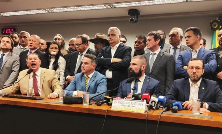 Oposição acusa Motta de censura e barrar sessões pró‑Bolsonaro é “ilegal e antirregimental”