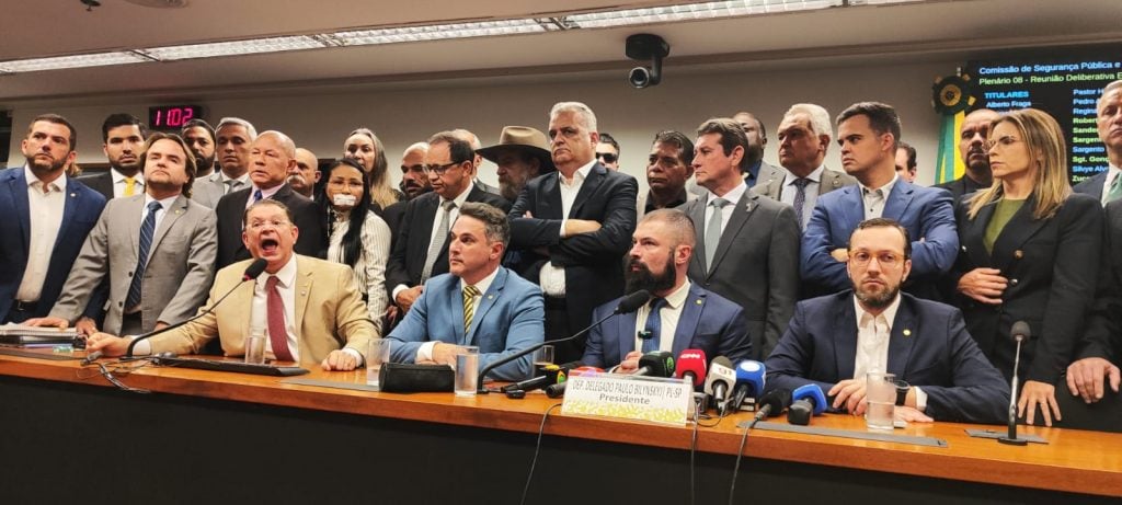 Oposição acusa Motta de censura e barrar sessões pró‑Bolsonaro é “ilegal e antirregimental”