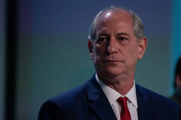 Ciro Gomes retorna ao PSDB e mira palanque com a direita no Ceará